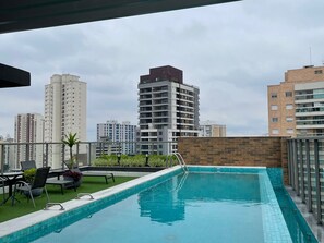 Outdoor pool - Cozzy Suítes Paraíso Hotel (São Paulo)