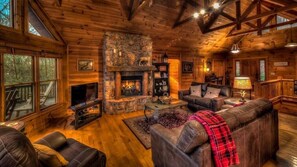 Smart TV, fireplace, DVD player, foosball - Animal Crossings*Near Town*Game Room*4 En Suites (Blue Ridge)