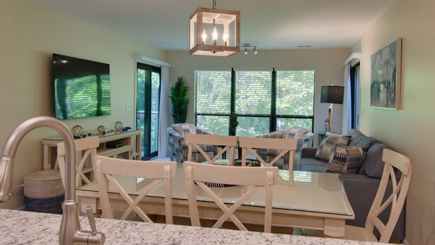 Dining - Spacious Condo in the Heart of Hilton Head (Hilton Head Island)