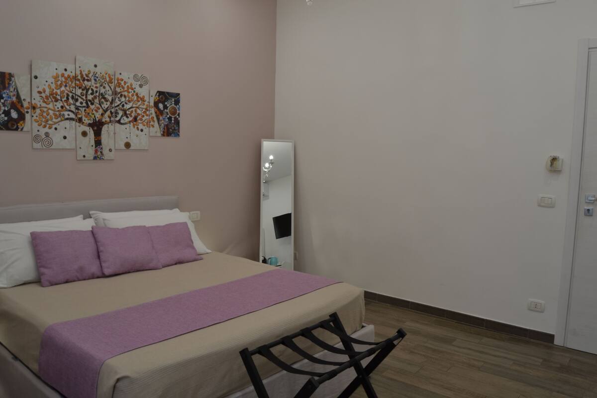 Deluxe Room | Desk, laptop workspace, WiFi (free), bed sheets