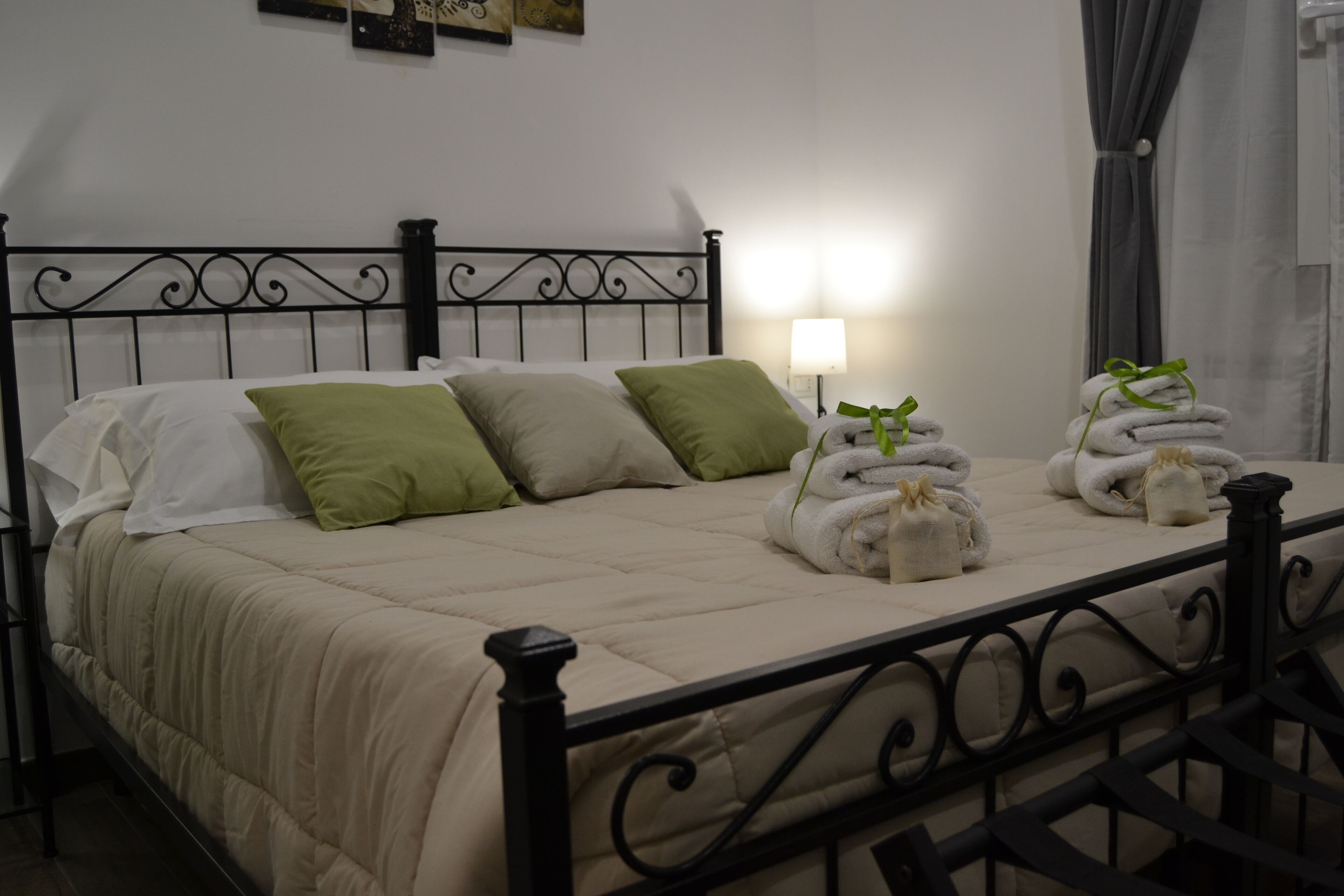 Desk, laptop workspace, free WiFi, bed sheets