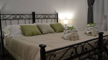 Standardzimmer | Schreibtisch, laptopgeeigneter Arbeitsplatz, kostenloses WLAN