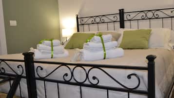 Standard Room | Desk, laptop workspace, free WiFi, bed sheets