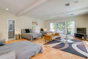 7 bedrooms, iron/ironing board, Internet, bed sheets