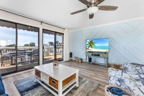 Interior - Blue Horizon SPC 2082 with Beach Service & Quick Walk to Beach- Golf Course View (Destin)