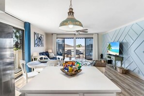 Interior - Blue Horizon SPC 2082 with Beach Service & Quick Walk to Beach- Golf Course View (Destin)