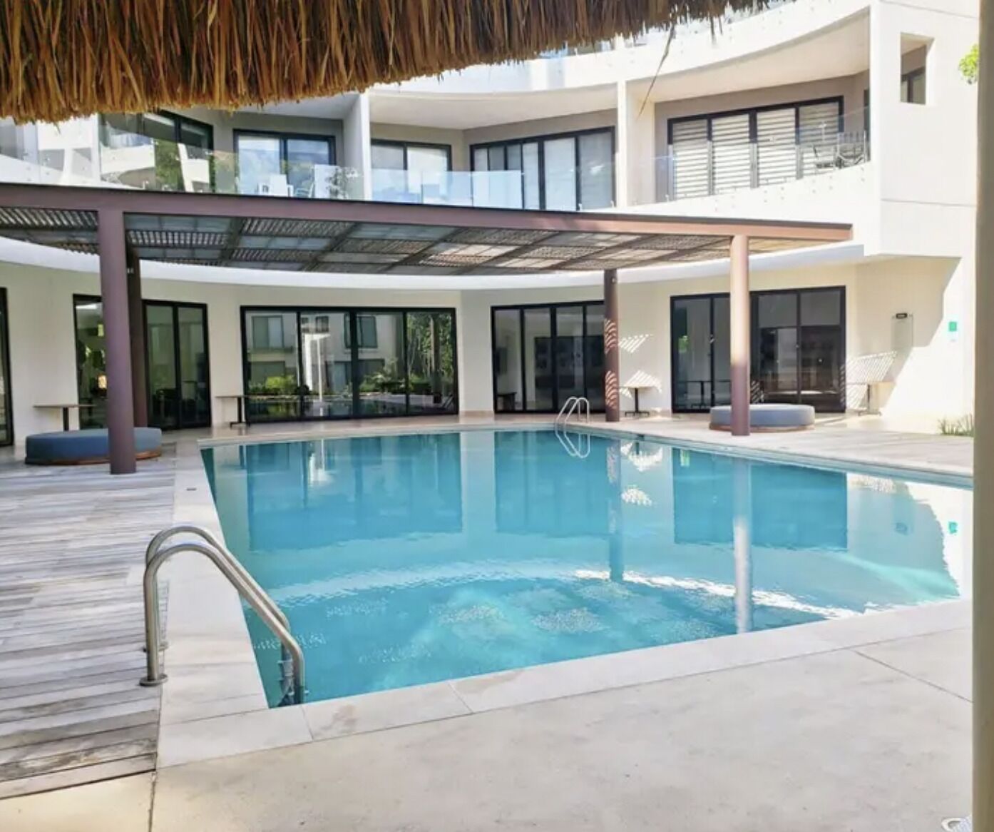 Piscine couverte, piscine extérieure