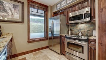 Refrigerador, microondas, horno y lavavajillas