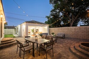 Outdoor dining - Luxury Hangout | Private Spa + Game Room + Arcade (Long Beach)