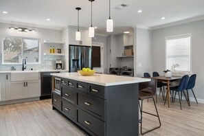 Dining - Luxury Hangout | Private Spa + Game Room + Arcade (Long Beach)