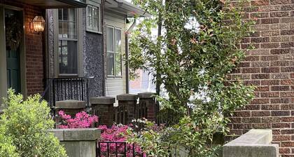 Big and Comfy in Forest Hills\Cleveland Park by the Metro & Zoo! King Size Bed!