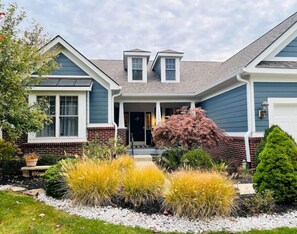 Exterior - 4 bedroom 3 bathroom executive home with two kitchens (Westfield)