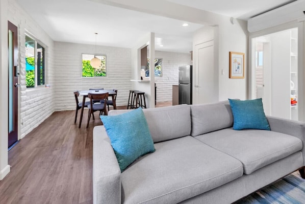 Televisión y oficina 