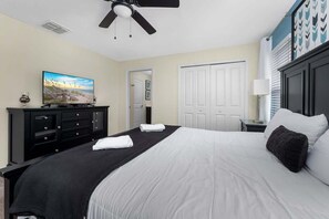 4 bedrooms, iron/ironing board, travel crib, WiFi - Family home near Disney w/ themed rooms & pool (Four Corners)