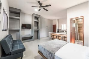 1 habitación, tabla de planchar con plancha, wifi gratis y ropa de cama