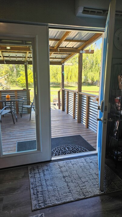 Studio with so much to offer!  Small family and pet friendly.   