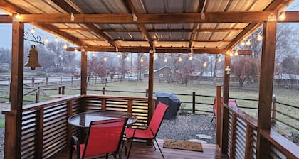Studio with so much to offer! Small family and pet friendly.