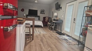 1 bedroom, desk, iron/ironing board, travel crib - Studio with so much to offer!  Small family and pet friendly.    (Payette)