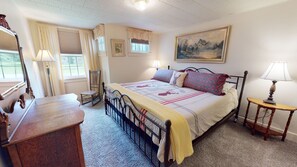 4 bedrooms, iron/ironing board, Internet, bed sheets - Family Retreat walk to Pine Creek to fish/canoe/kayak or hike PA Grand Canyon (Gaines)