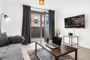 TV - Atlantis 1BDR - Netflix (West Midlands)