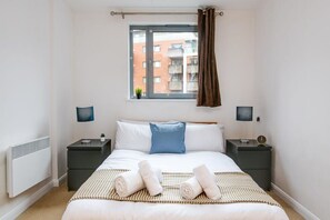 2 bedrooms, iron/ironing board, WiFi, bed sheets - Ceaser Modern|WiFi|Netflix (West Midlands)