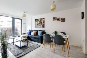 TV - Ceaser Modern|WiFi|Netflix (West Midlands)