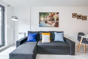 TV - Ceaser Modern|WiFi|Netflix (West Midlands)