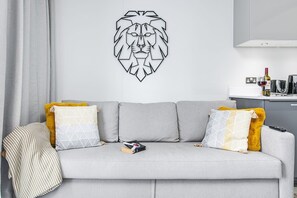 TV - Manhattan View | Netflix | Fast WiFi (West Midlands)