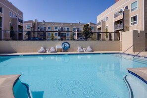 Pool - Nashville Holiday Haven•Walk to Broadway•4 Guests (Nashville)