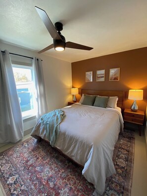 4 habitaciones, tabla de planchar con plancha, wifi y ropa de cama 