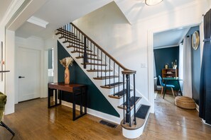 Interior - Luxe Haus of Love—Renovated 1938 Cape Cod —Heated FLRS (Skokie)