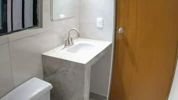 Apartment, 2 Bedrooms, Smoking, Patio | Bathroom