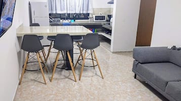Appartement, 2 chambres, fumeur, patio | Restauration