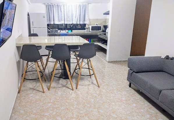 Apartment, 2 Bedrooms, Smoking, Patio | Dining