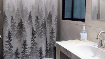 Appartement, 2 chambres, fumeur, patio | Salle de bain