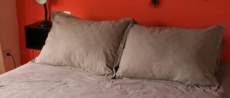 3 bedrooms, travel cot, free WiFi, bed sheets