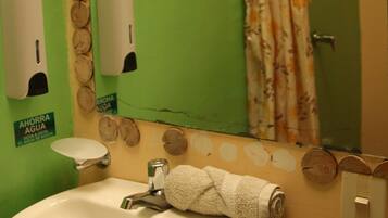 Poreamme, pyyhkeet, saippua, sampoo