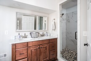 Combined shower/tub, hair dryer, towels, soap