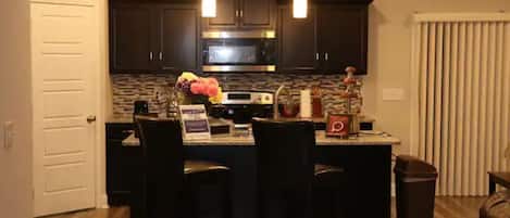 Cadeirão de bebê, toalhas de papel