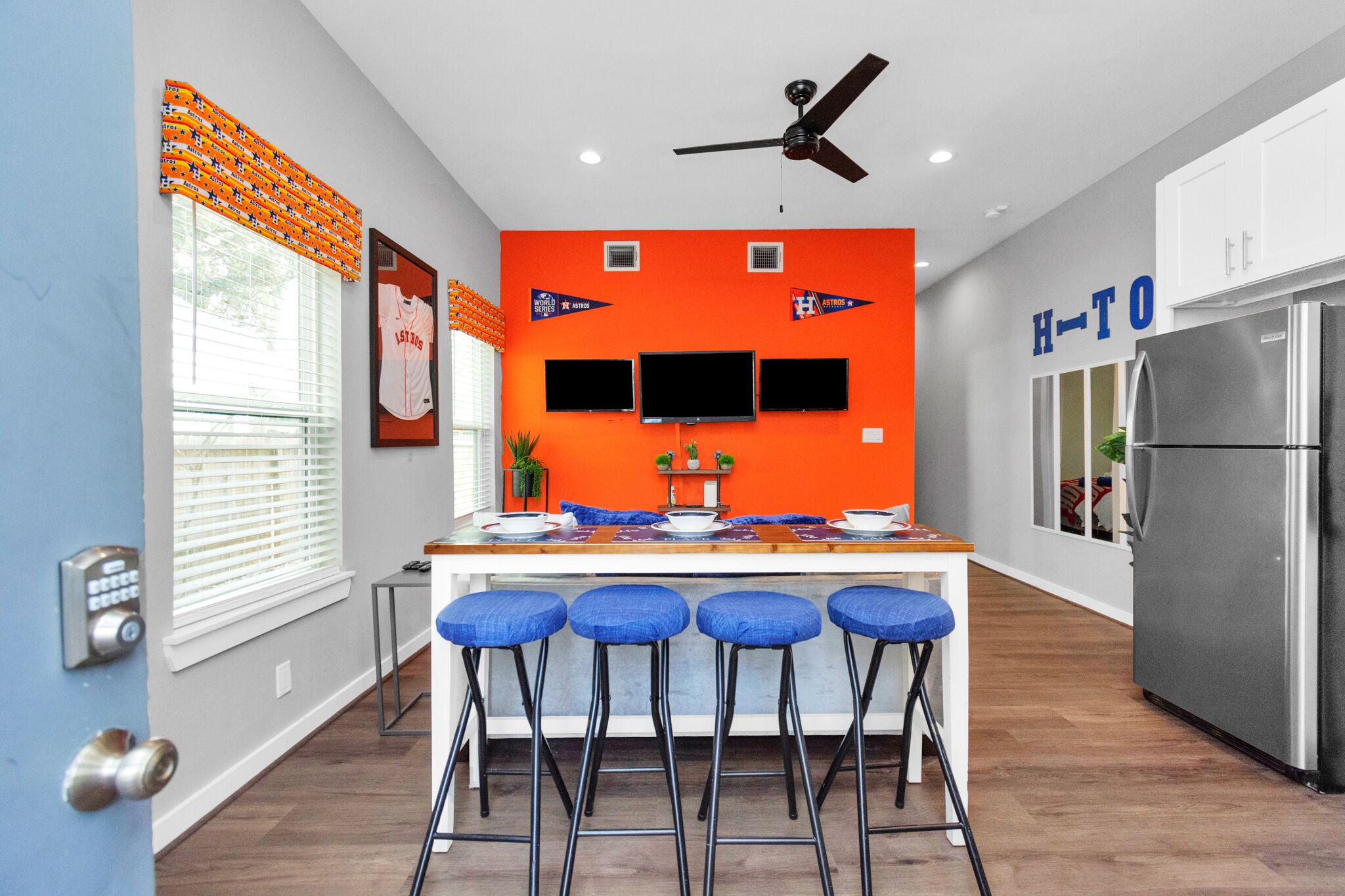 Downtown|Sleeps 6| 6 min to MinuteMaid|10 min to Med Ctr