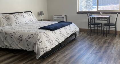 Mountain Time! Private Suite 1/4 mi to Purgatory. Perfect base camp.