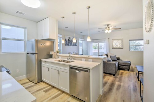Walk to TCU: Fort Worth Retreat w/ Balcony!
