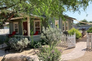 Terrace/patio - Historic Craftsman Charm | Fire Pit | Pet Friendly (Tucson)