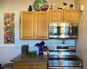 Fridge, microwave, oven, stovetop - Historic Craftsman Charm | Fire Pit | Pet Friendly (Tucson)