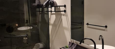 تجهيزات دش، صابون، شامبو