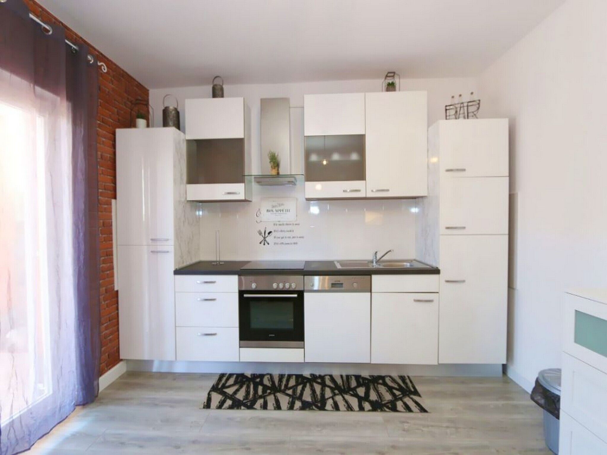 Fridge, oven, stovetop, dishwasher