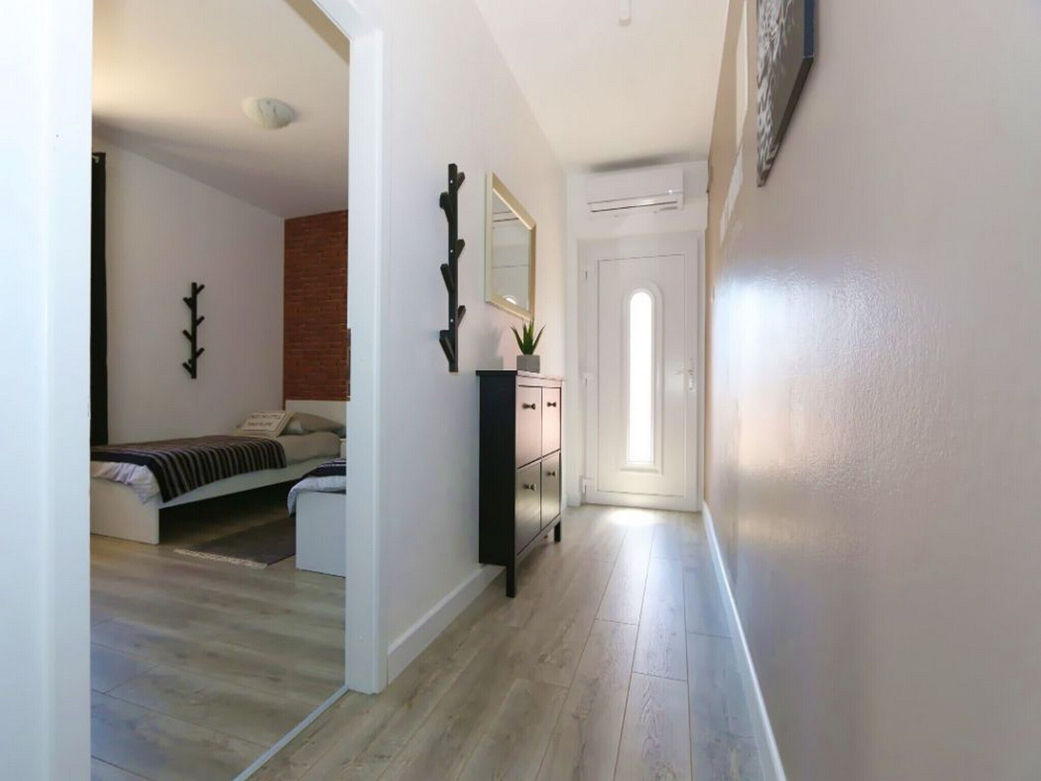 2 bedrooms, iron/ironing board, Internet, bed sheets