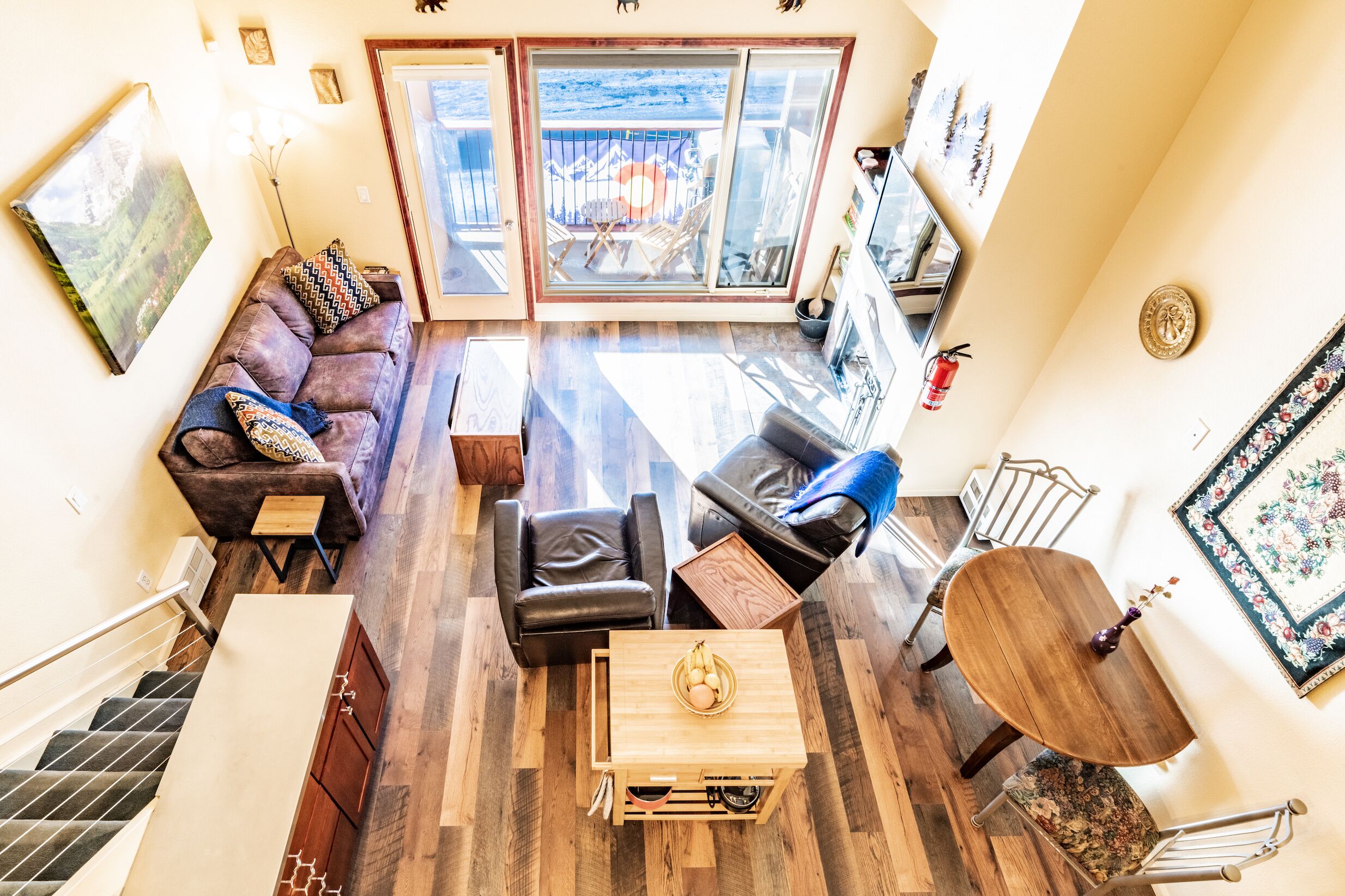 Location! Cozy downtown loft steps from everything