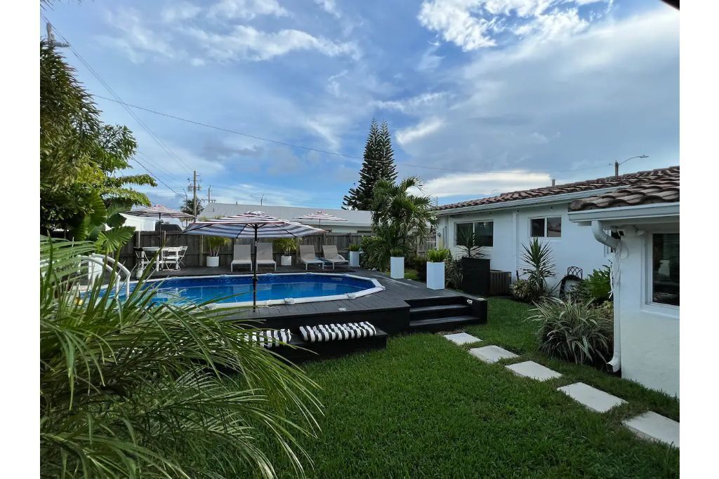 Backyard Oasis, Heated Pool and BBQ Area