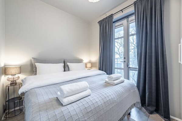 2 bedrooms, iron/ironing board, travel crib, free WiFi